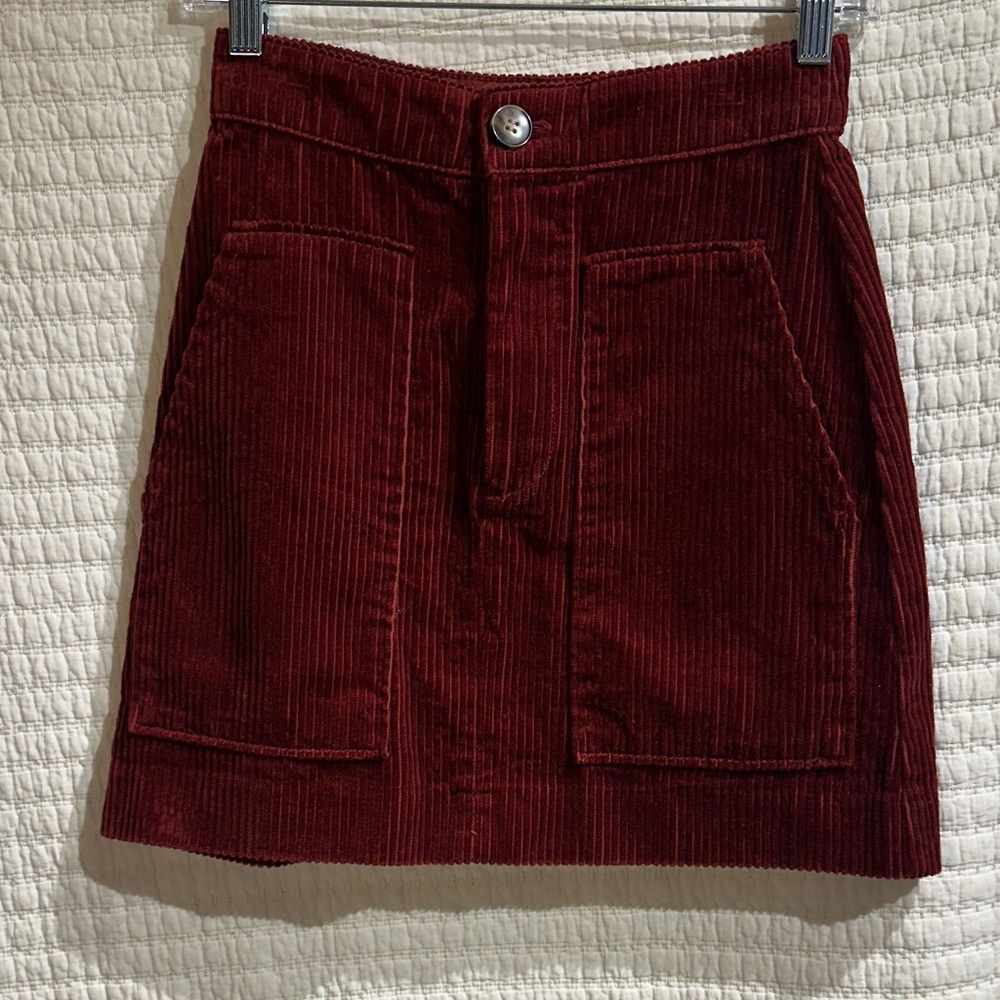H&M Dark Red Burgundy Corduroy A Line Mini Skirt with Pockets 100% Cotton Size 2